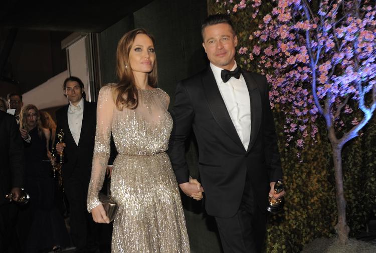 Opbakning. Parret Jolie og Pitt roser den danske dokumentar 'The Act of Killing'. Her ses de på vej til Governors Ball efter oscarshowet natten til mandag dansk tid. 