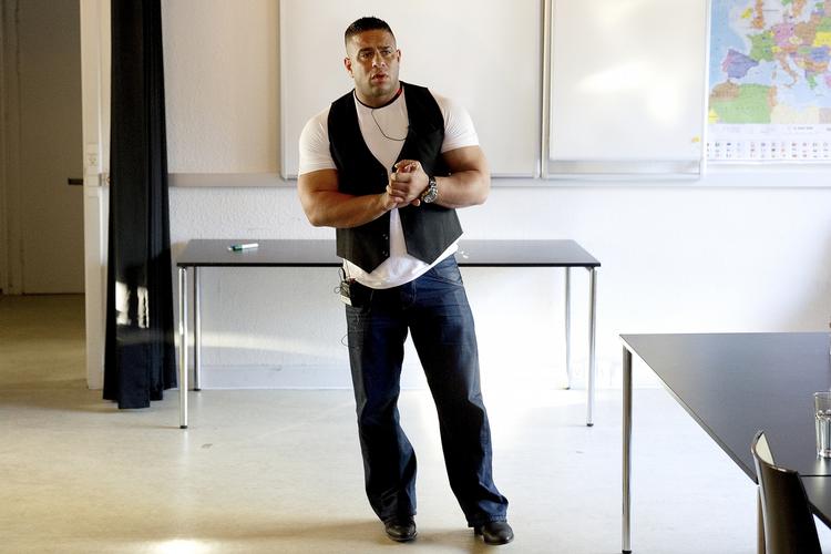 Tiltalt. 34-årige Subhi Hassan, der har været omtalt i medierne som et forbillede for utilpassede unge - afgiver i dafg forklaring i retten. 
