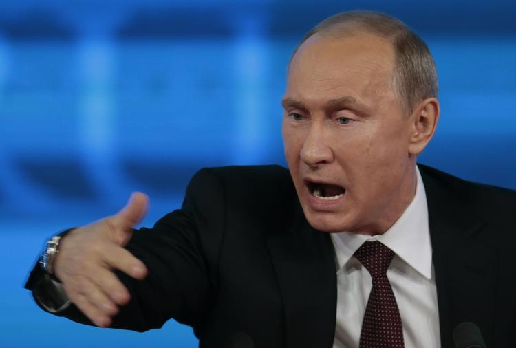Politik. Russiske soldater har taget kontrol med det meste af Krim-halvøen i Ukraine. Vladimir Putins udenrigspolitiske fremfærd kan tyde på, at han forsøger at beskytte sin egen position indenrigspolitisk. 