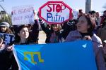 Protest. Landsbykvinder på Krim demonstrerer mod Putin og Rusland. 