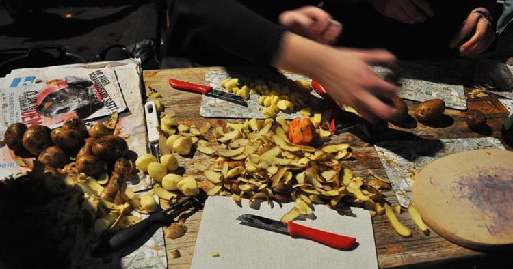 Madtrend. I Berlin skyder nye street food-markeder og -fester op som Schnippel Disko, hvor der bliver skrællet og snittet grøntsager. 