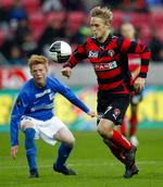 Kineser. 27-årige Ken Ilsø forlod Superligaen og FCM i 2011, da han drog til tysk fodbold. Først  Fortuna Düsseldorf og derefter Bochum, hvor der tilsyneladende har været en uværdig exit. 