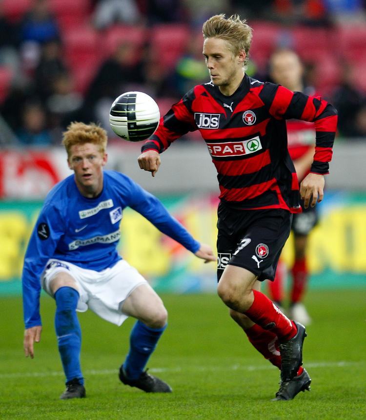 Kineser. 27-årige Ken Ilsø forlod Superligaen og FCM i 2011, da han drog til tysk fodbold. Først  Fortuna Düsseldorf og derefter Bochum, hvor der tilsyneladende har været en uværdig exit. 