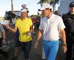 Parløb. Wozniacki pakker kufferten og drager mod Californien, hvor hun senere på ugen skal spille med i Indian Wells. 