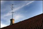 signalstøj. De fleste københavnere har hidtil været nødt til at installere sådan en fætter, hvis de ville se ordentligt antenne-tv. Nu skrues der op for sendestyrken, så man skulle kunne nøjes med en stueantenne. 