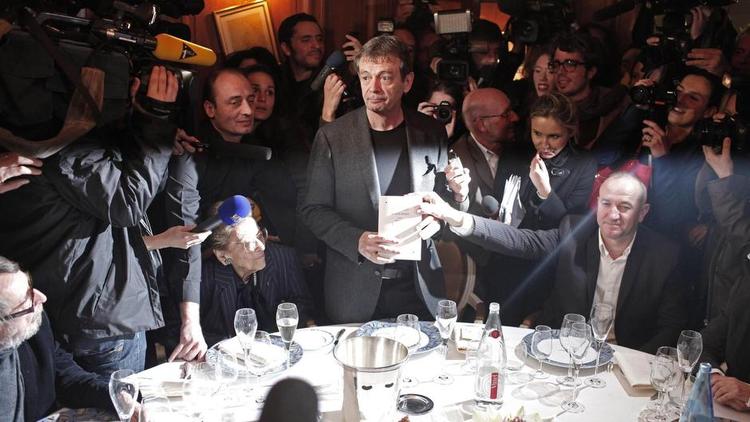 Pierre Lemaitre med 'Au revoir là-haut', som han fik Prix Goncourt for. Med æren følger 10 euro og et formentlig forrygende salg. 