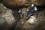 Minder. Apple er træt af at blive beskyldt for at bruge mineraler, som kommer fra konfliktområder som denne mine i Goma i DR Congo. 