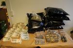 Narkokrig. På et år har politiet beslaglagt omkring 1,6 ton hash på Christiania. Her er det fangsten efter en aktion i november, blandt andet  512.000 kroner i kontanter og 2,5 kg. hash. 