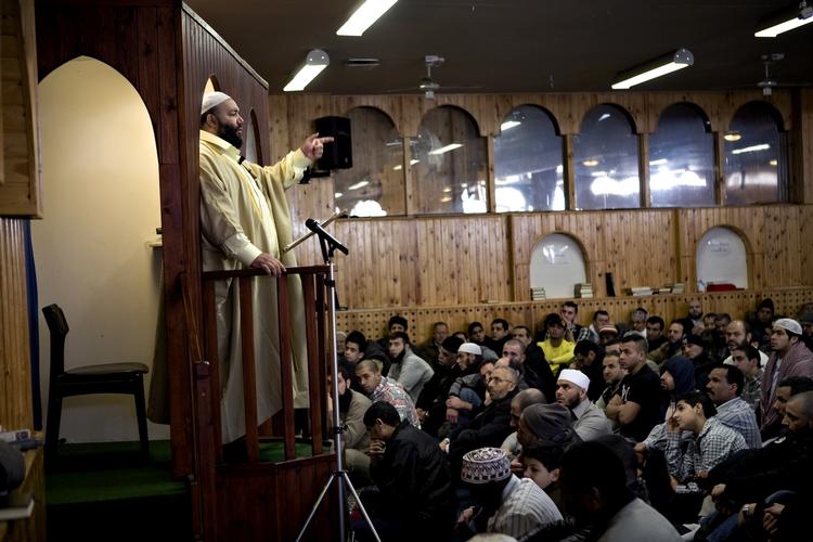 Københavner-moske. Vi bør bygge moskeer, uddanne imamer og omfavne islam ind til religionen bliver lige så kedeligt leverpostejsfarvet som folkekirken. 