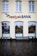 Truet. Siden 2008 er nødlidende banker gledet stille og roligt ind i Finansiel Stabilitet. Det er muligt, at det også bliver Vestjysk Banks skæbne, hvis der ikke viser sig en mirakuløs redning i løbet af måneden. 