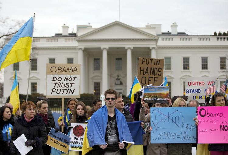 SANKTIONER. Russiske politikere forbereder love, der skal gengælde sanktioner fra Vesten. Her demonstrerer aktivister i Washington mod den russiske fremfærd i Ukraine. 