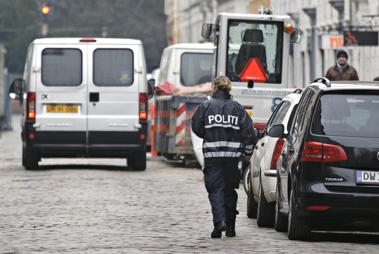 I alt blev 25 mænd anholdt i gaden, der længe har været kendt som et knudepunkt i Københavns hashhandel. Politiet leder dog stadig efter flere mistænkte, men vil ikke sætte tal på, hvor mange det drejer sig om. 