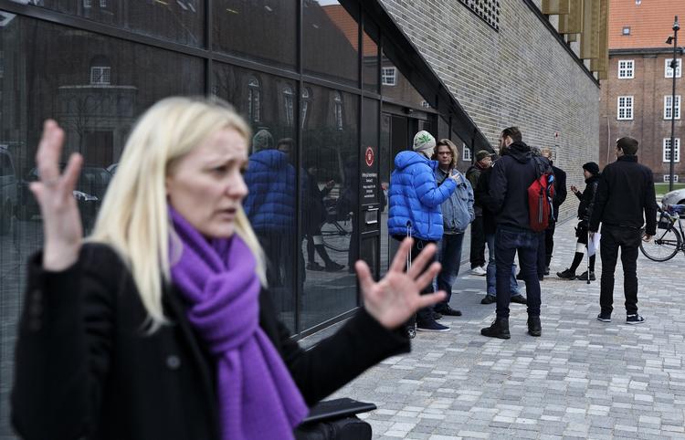 Hackersag. Gottfrid Svartholm Wargs forsvarer, Luise Høj, foran retten på Frederiksberg. 
