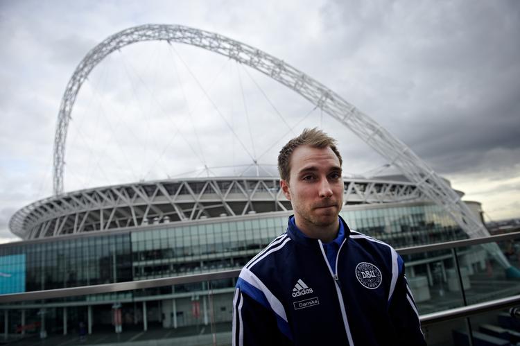 SKADET. Det bliver ikke i denne omgang, Christian Eriksen skal spille på verdens mest berømte fodboldstadion. 