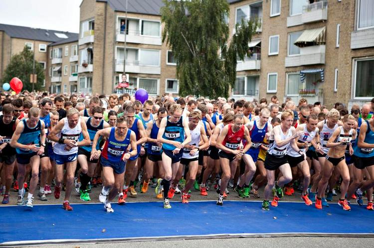 Med. Henrik Them (nr. 191 i midten)tog de første skridt mod DM 2013 i Viby J og løb sig blandt andet derfor ind i VM-truppen. 