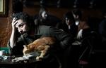 <cutline_leadin>Opdigtet.</cutline_leadin> <130>Llewyn Davis, som spilles af Oscar Isaac, er en fiktiv figur, men baseret på folkmusikeren Dave Van Ronks erindringer. 