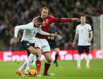 Utilfredsstillende. Bendtner blev kritiseret af landstræneren efter nederlaget til England og Chris Smalling. 