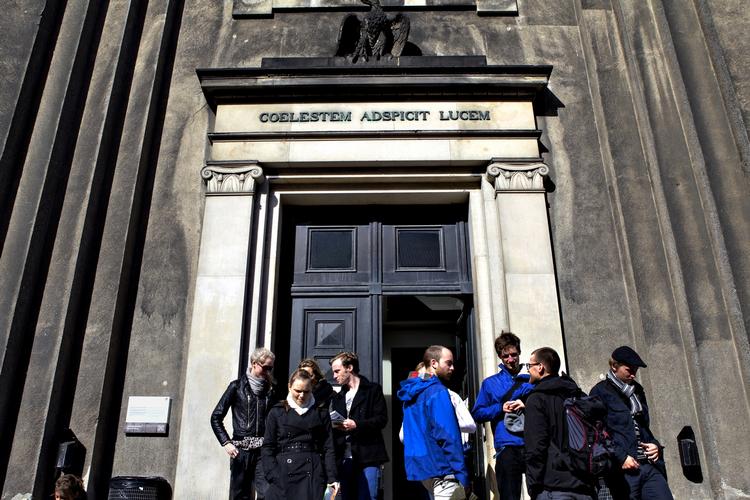 Gennemsnit. Københavns Universitet vil stramme adgangskrav. 