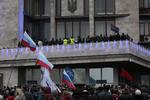 Sympati. Pro-russiske demonstranter i Donetsk var i går på gaden for at demonstrere mod den nye regering i Kijev. 