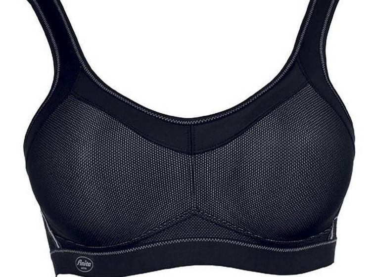 Bøjleløs. Sports-bh’en findes i helt op til en H-skål hos de fleste forhandlere og i en model med bøjle, men den er her pristjekket uden bøjle. 