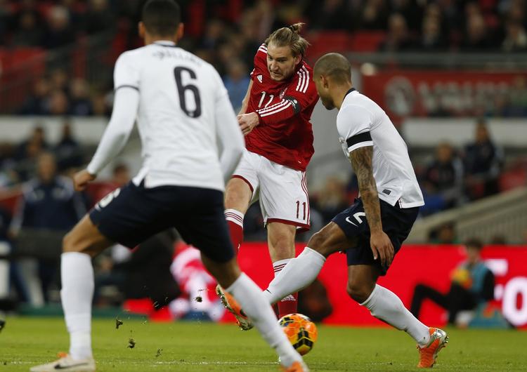 Skuffende. Når Nicklas Bendtner er i topform og viser vilje, er han en angriber, der laver mål på samleband for landsholdet. 24 mål i 57 landskampe er det blevet til. 