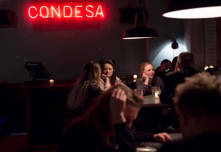 Mexi. Fortunen er blevet til Condesa og serverer nu mexikansk inspireret mad i lokalerne i Indre By, der er blevet udstyret med farverige piñatas, neonskilt og kaktusser 