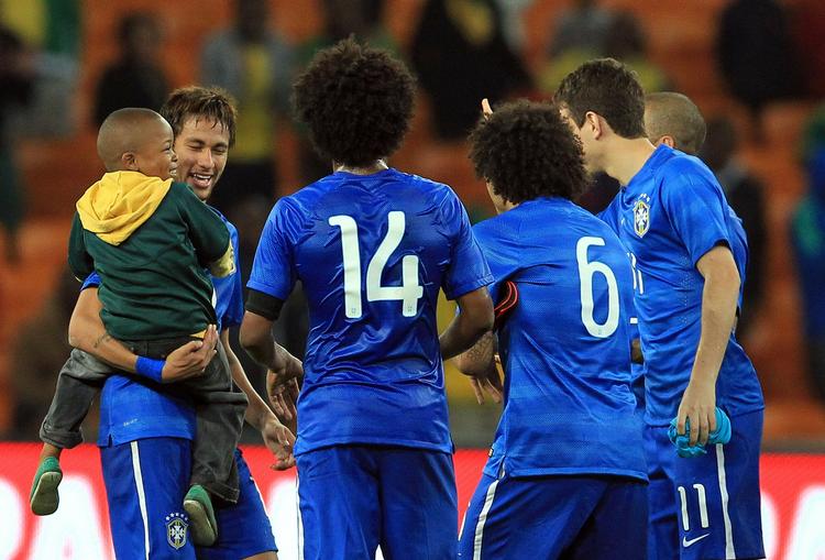 Glæde. Neymar (tv) viste klasse på flere måder onsdag i Sydafrika. 