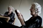 Bekymringer. Knap 30 procent af de danske kvinder over 75 år angiver, at de har  et højt stressniveau. Det samme gælder for godt 20 procent af mændene. (arkivfoto - kvinderne på billedet har ikke deltaget i undersøgelsen) 