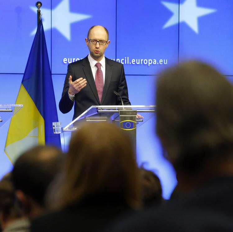 Tale. Ukraines fungerende ministerpræsident Arsenik Jatsenjuk talte med store følelser om situationen i hjemlandet og henvendte sig direkte til Ruslands præsident Vladimir Putin med ordenene: »Mr. Putin, tear down this wall«. 