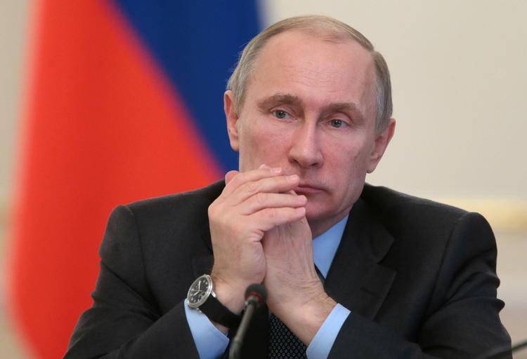 Økonomi. Putin spiller højt spil i Krim-konflikten, da økonomiske sanktioner rammer Rusland hårdt. 