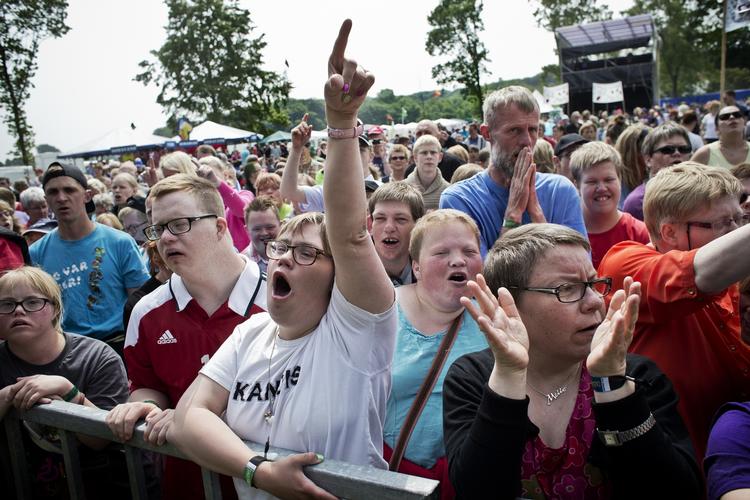 Fest. For Skanderborg er Sølund-festivalen en lige så vigtig del af byens kulturelle selvforståelse som 'storebroren' Smukfest i august. 
