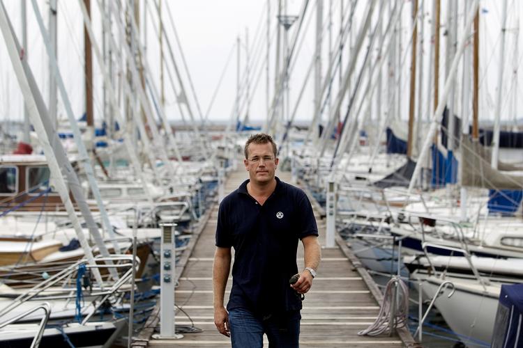 Løsladt. Den danske journalist Jeppe Nybroe er frigivet efter at have siddet som gidsel i Syrien i flere uger. 
