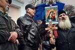 Krim. Ortodokse præster demonstrerer i Simferopol. 