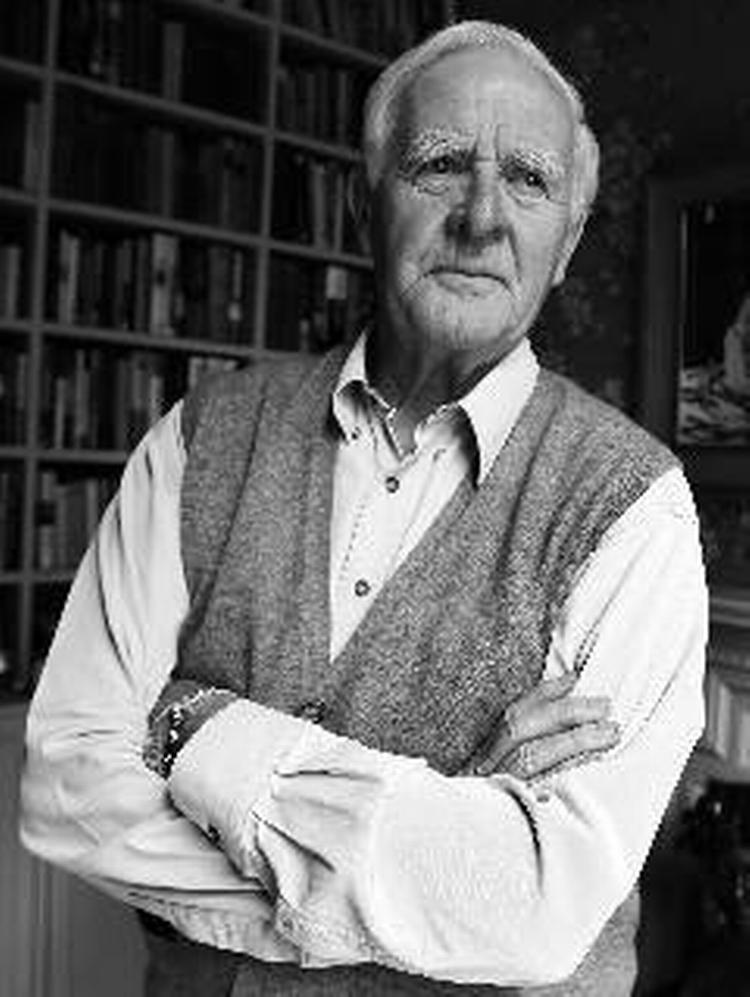 Kritik. »Bøgerne er en foræring til vores fjender«, sagde manden bag romanfiguren George Smiley, John Bingham, om John le Carrés spionromaner. 