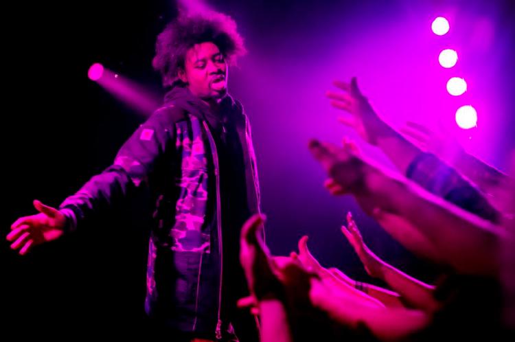 Kaosgarn. Danny Brown modtager publikums hyldest i Pumpehuset torsdag. 