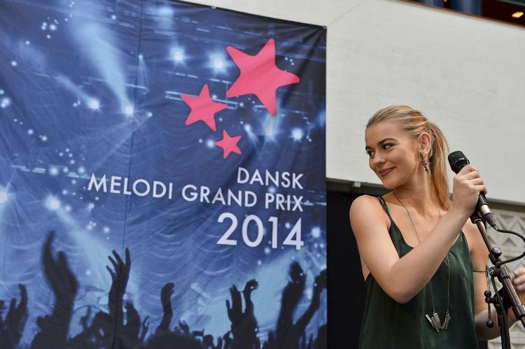 Tronfølger. Det gik jo egentlig rimelig godt, da Emmelie de Forest sidste år repræsenterede Danmark i det internationale Melodi Grand Prix. Lørdag aften skal vi have fundet ud af, hvem der skal forsvare de rødhvide grandprixfarver i år. 