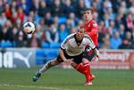 Nederlag. Fulhams Steve Sidwell headede bolden i mål i Cardiff, men scoringen blev ikke anerkendt. 