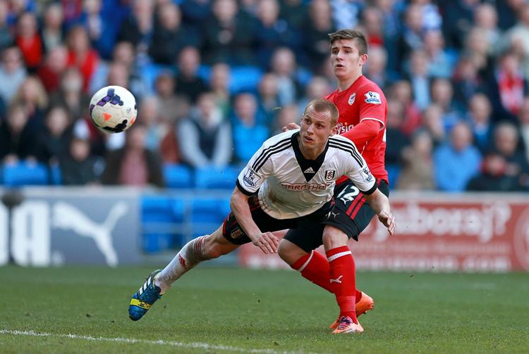 Nederlag. Fulhams Steve Sidwell headede bolden i mål i Cardiff, men scoringen blev ikke anerkendt. 