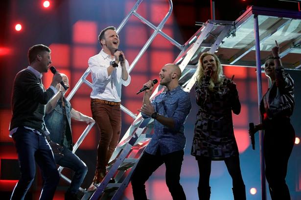 Bryan Rice var første mand på scenen. Han er efterhånden en garvet grandprixrotte, både som solist og sangskriver. I år nåede hans 'I Choose U' dog ikke videre til finalen. 