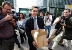Kollaps. Det var investeringsbanken Lehman Brothers kollaps i 2008, som for alvor fik finansmarkederne til at kollapse. Medarbejderne bar deres ting ud i papkasser efter konkursbegæringen. Cirka et år efter kollapset begyndte det atter at gå fremad for aktiemarkedet. 