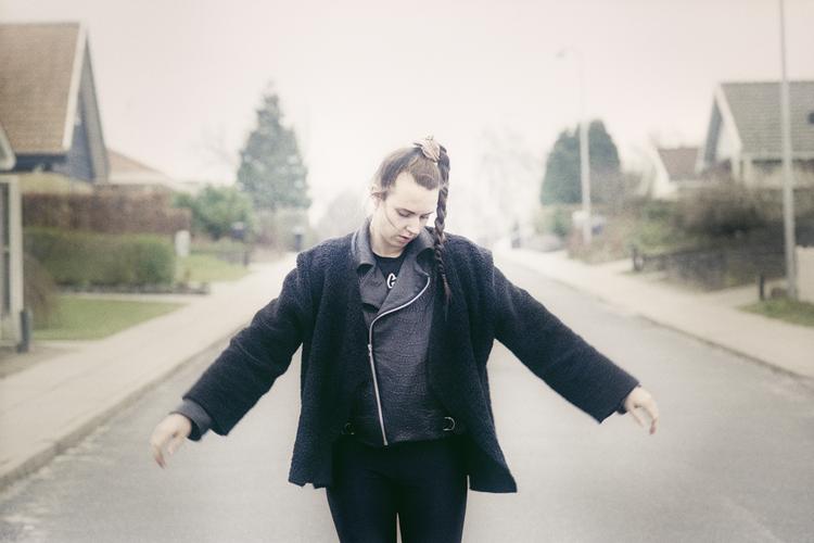 Original. Man kan ikke låse Mø fast i én bestemt kategori. Hendes futuristiske pop er ikke nøjeregnende, når det kommer til genrer. 