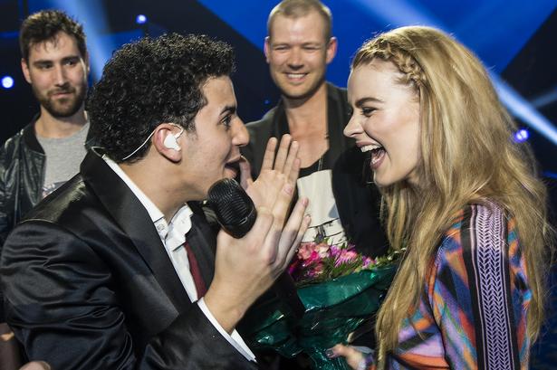 Her ses Emmelie de Forest med årets lykkelige vinder, Basim. 