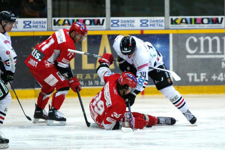 1-1. Som den eneste af de fire DM-kvartfinaler har begge hold vundet i opgøret mellem Rødovre og Aalborg. 