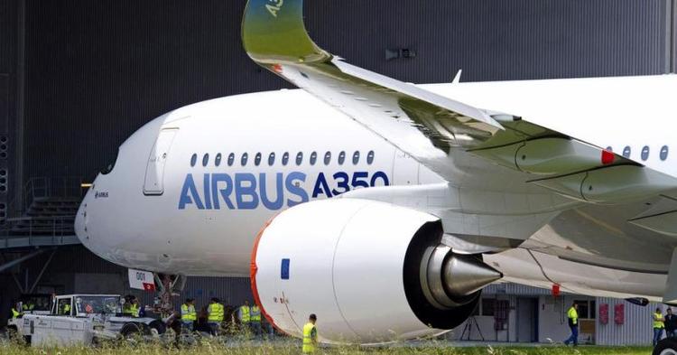 sparehjælp. De opadbøjede vingespidser, såkaldte sharklets, er med til at nedsætte brændstofforbruget. Airbus siger, at CO 2 -udledningen er reduceret med op til 25 procent i forhold til nuværende fly. 