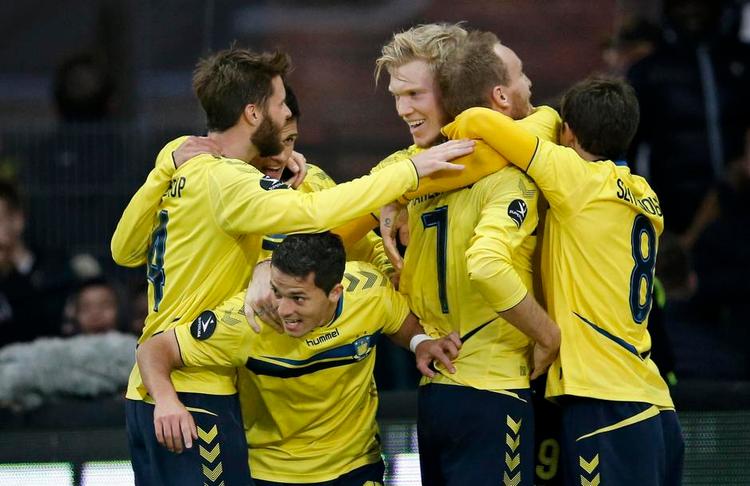 optur. Brøndbyspillerne fejrer et af målene i gårsdagens fine sejr over FC Nordsjælland. 
