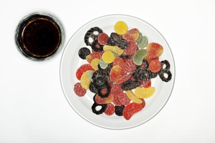 Sødt. Der spises i forvejen for meget sukker i de danske hjem, og hvis anbefalingerne ændres, vil endnu flere falde i kategorien af sukker-overspisere. 