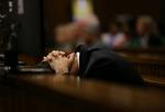 Pistorius. Den benamputerede sydafrikanske atletikstjerne Oscar Pistorius kastede op, da han under retssagen i dag var vidne til en gennemgang af obduktionen af sin kæreste. 
