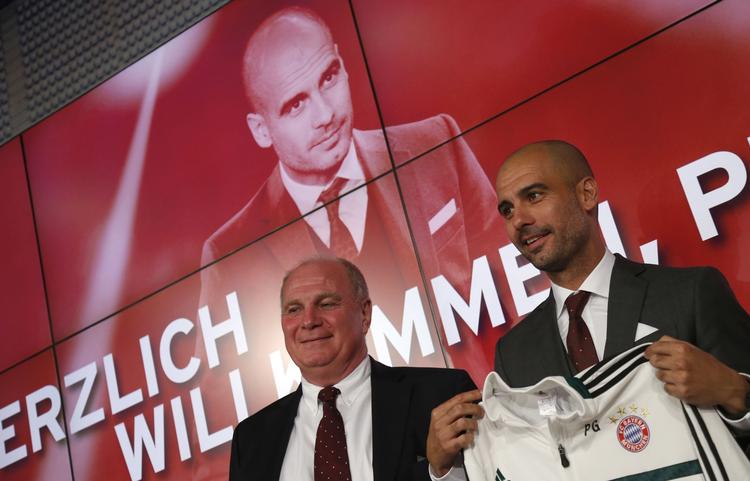 Makkerpar. Det var Hoeness (tv), der var bagmand, da Pep Guardiola ganske overraskende blev ny træner i FC Bayern. 