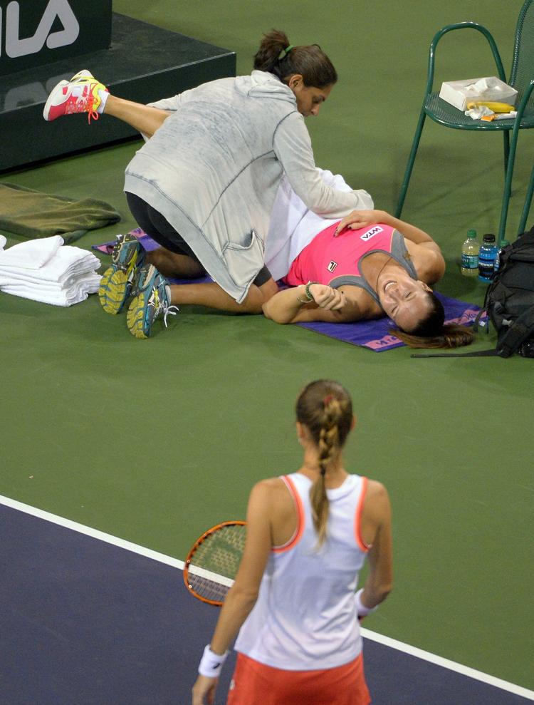 BEHANDLING. Ryggen drillede Jelena Jankovic mere end modstanderen formåede i tredje runde i Indian Wells. 