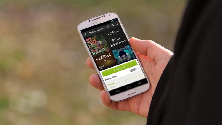 TONER. Spotify kan høres gratis af alle, men musikstrømmen bliver i så fald afbrudt af reklamer. Vil man undgå dette, må man have penge op af lommen. 